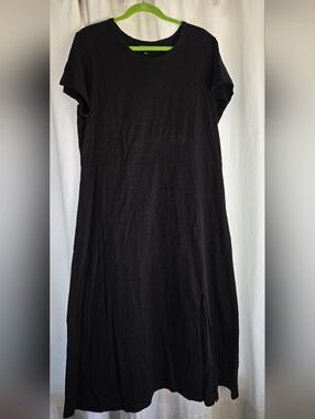 KNOWN SUPPLY A-Line Black Cotton Dress Short Sleeves Front Slit Midi